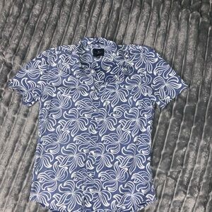 American Eagle Outfitters Blue and White Floral Casual Shirt